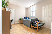 Medium city centre studio 05